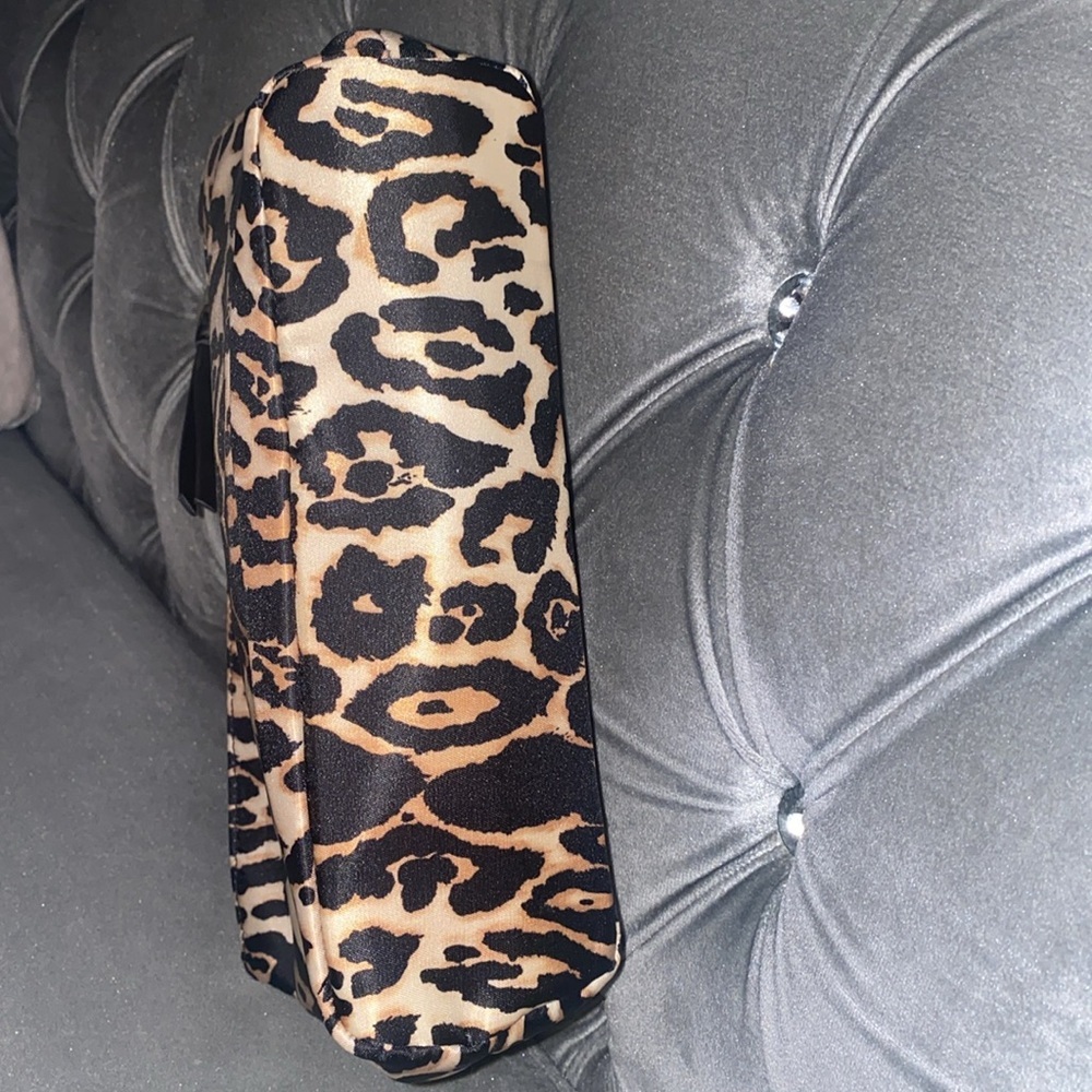 Victoria's Secret New Cheetah Print Makeup Cosmetic Bag Limited Edition Print View 4